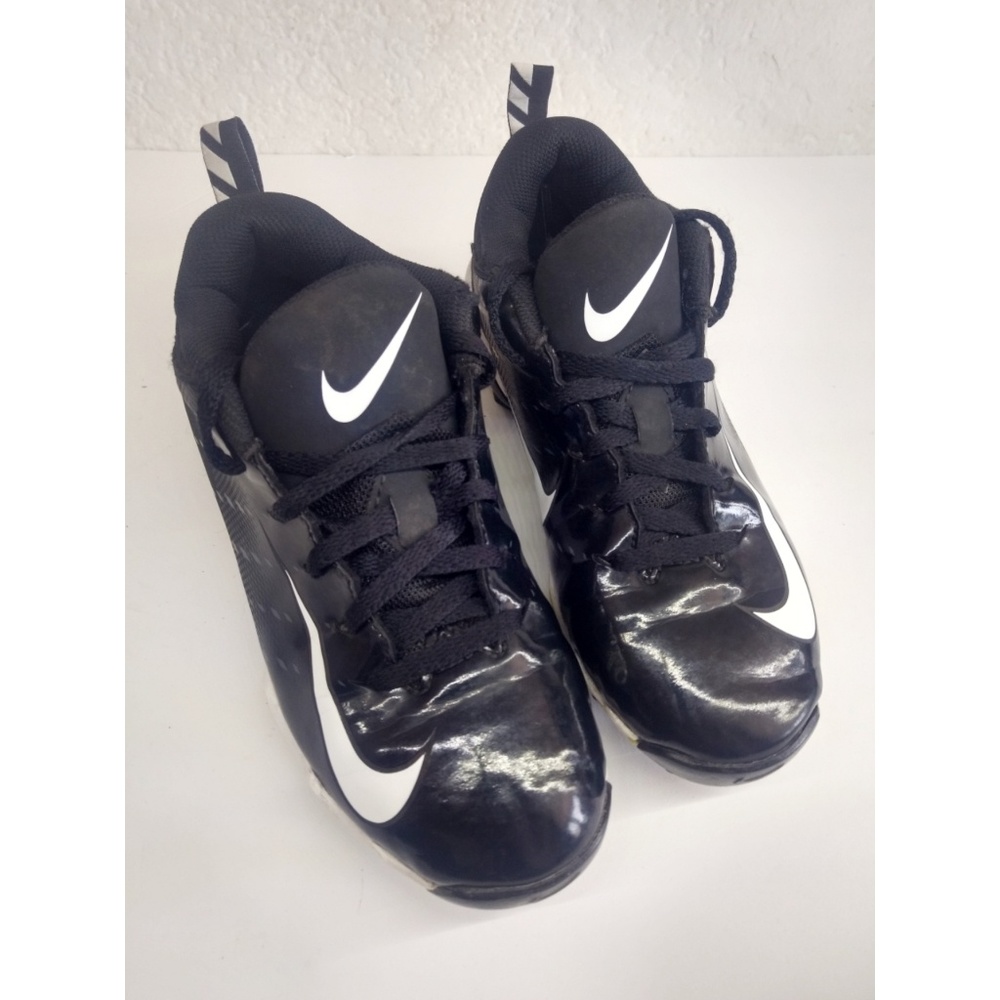 NIKE Studs kids Sz 2Y